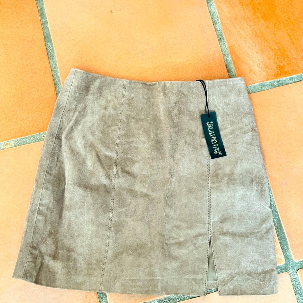 NWT Blank NYC Beige Suede Mini Skirt w/ Slit sz 25/XS